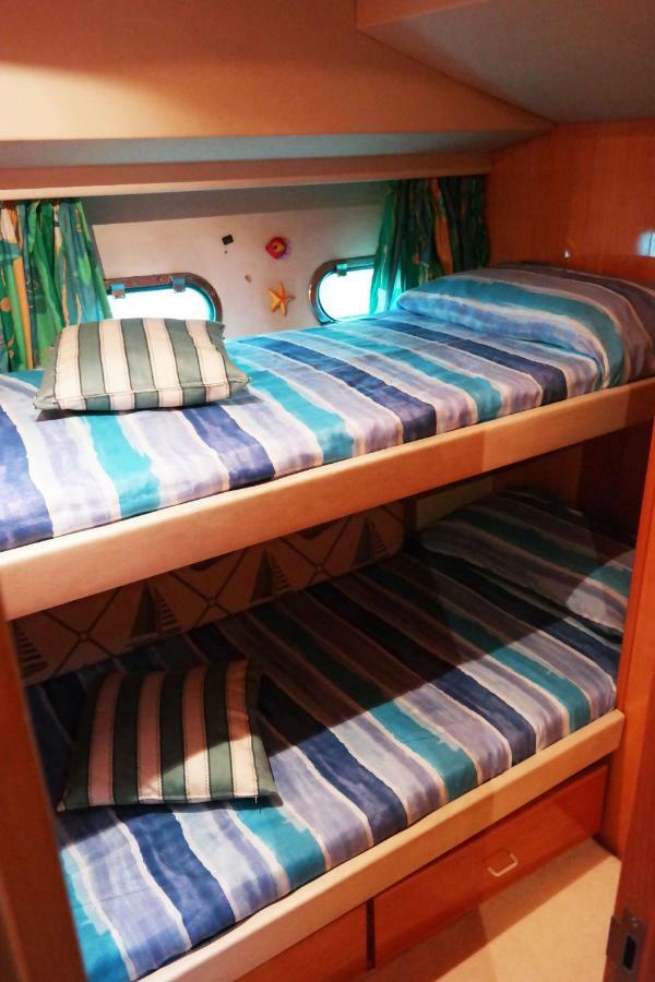 Botel Yacht