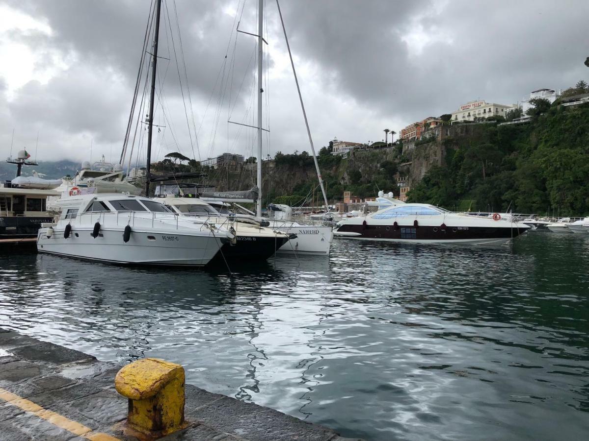 Botel Yacht