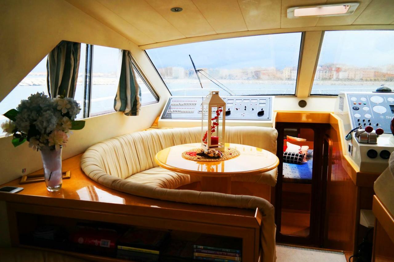 Yacht Bateau-hôtel